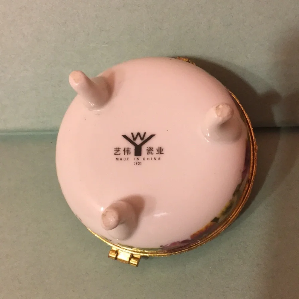 Hinged 3-Footed Trinket/Jewelry Box w/Built-in Round Mirror in Lid